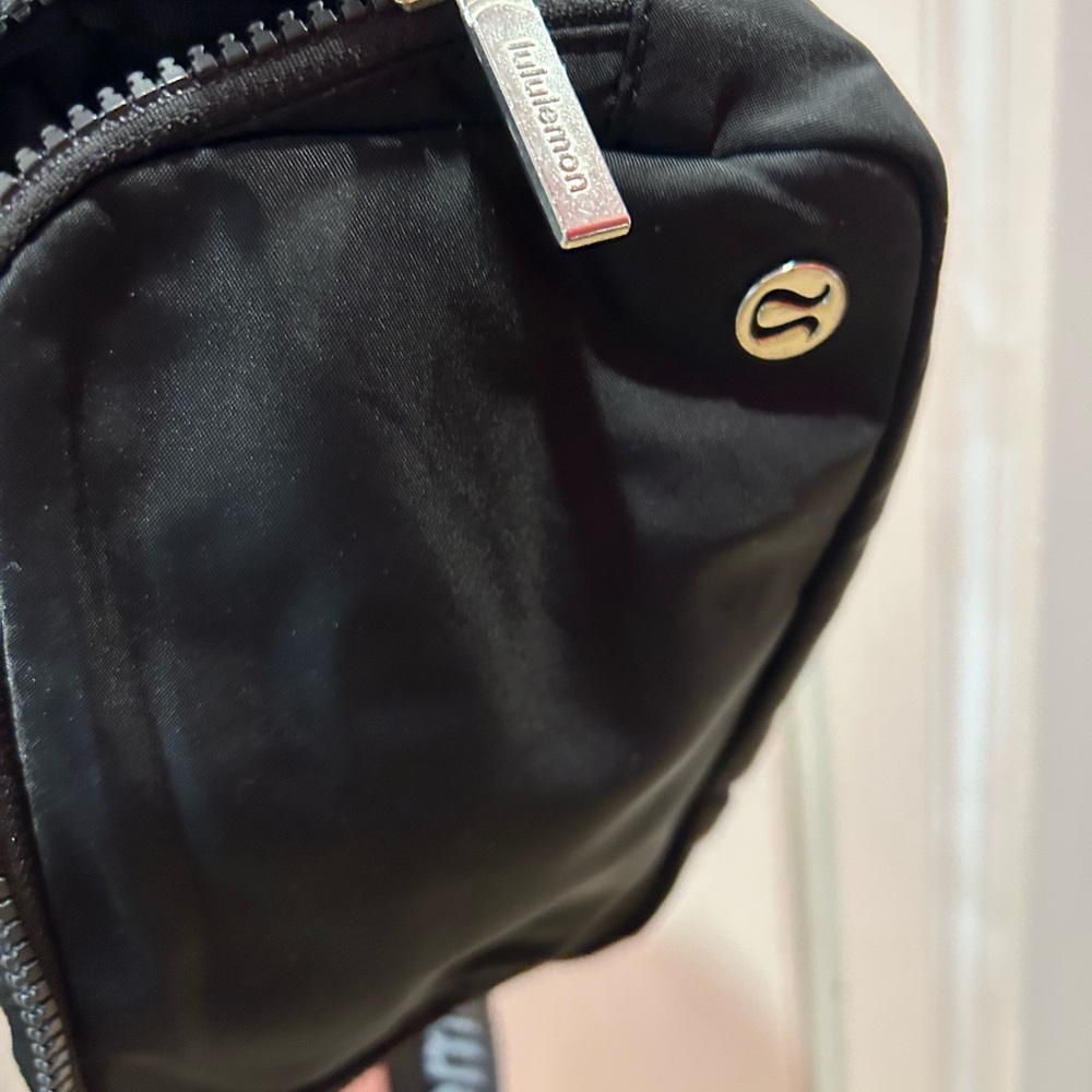 Lululemon Everywhere Belt Bag 1L black
